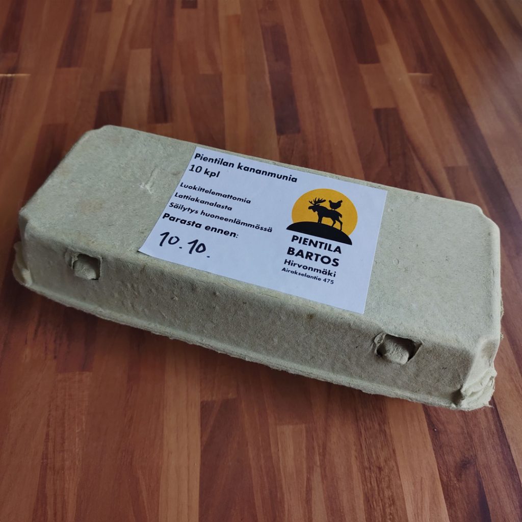 Pientilan kananmunia kennossa. 10 kpl.